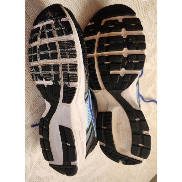 Nike athletic shoes - Picture 7 of 10